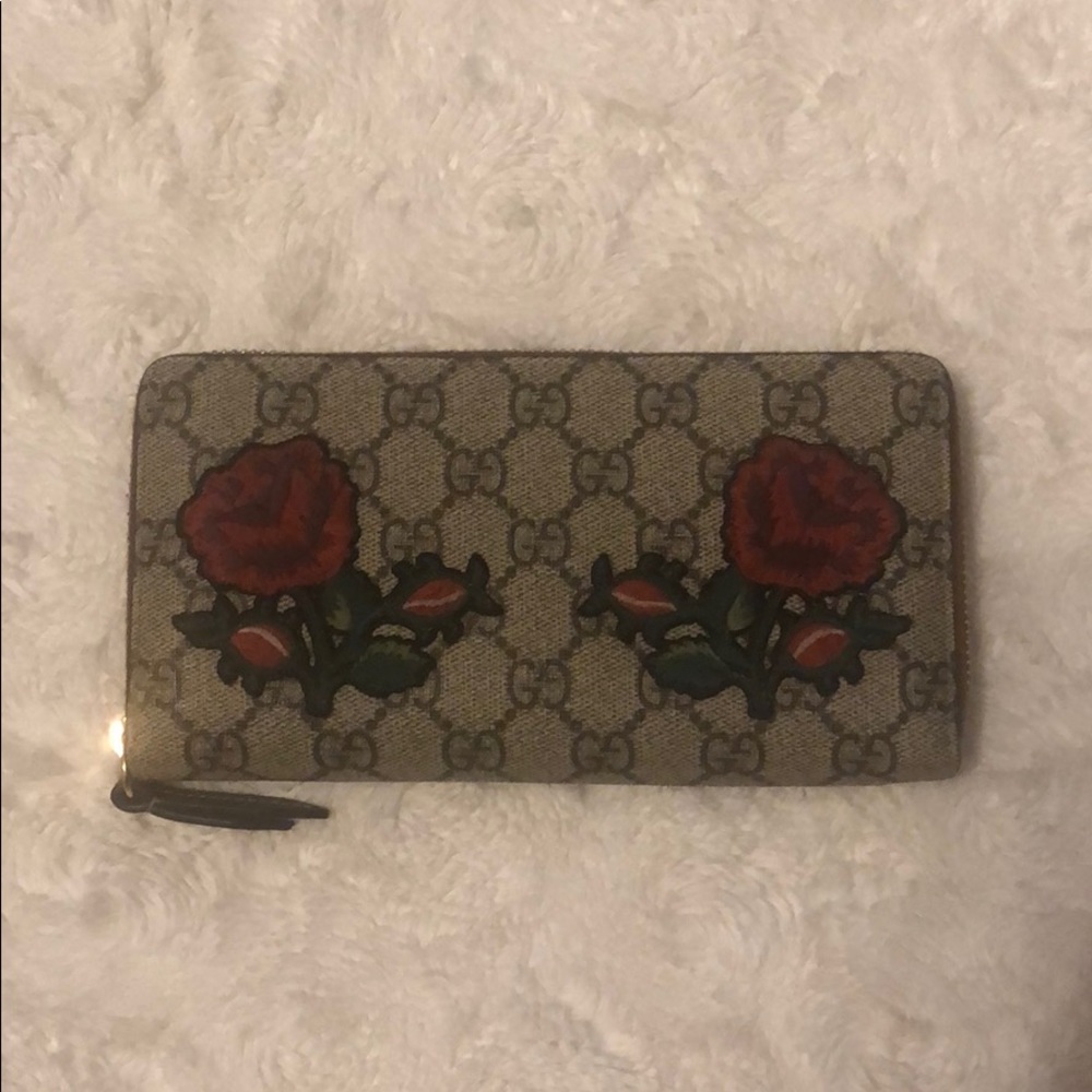 Gucci GG Supreme Monogram Wallet